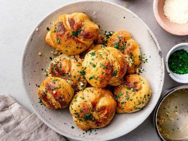 Easy Parmesan Garlic Knots